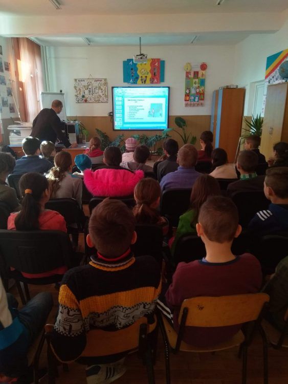 Dezbatere despre drepturile copilului la școala Gorbănești