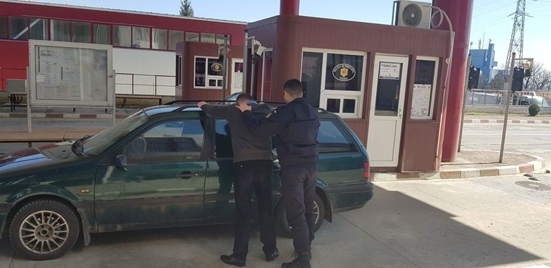 Ucrainean oprit la graniță din cauza unei mașini radiate