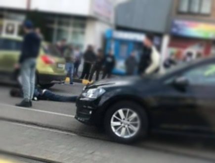 ACCIDENT. Bărbat în stare gravă după ce a fost lovit de o mașină