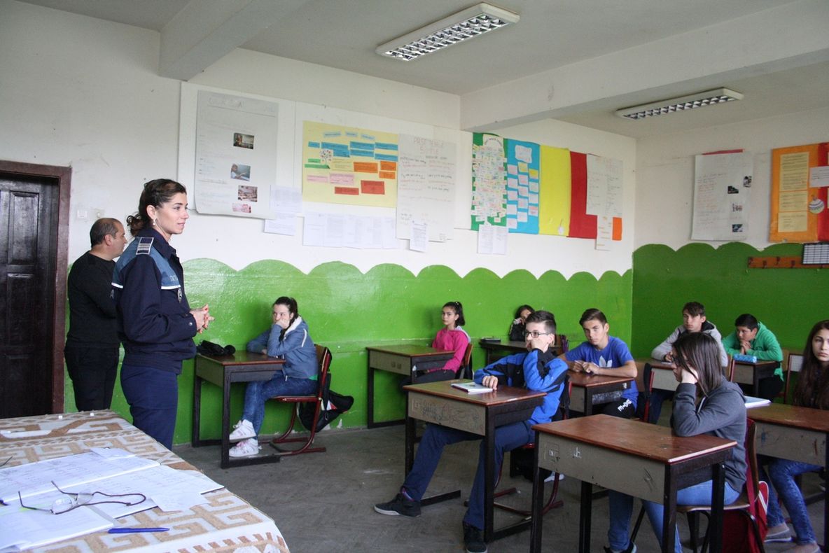 Activități ale poliției în două licee botoșănene