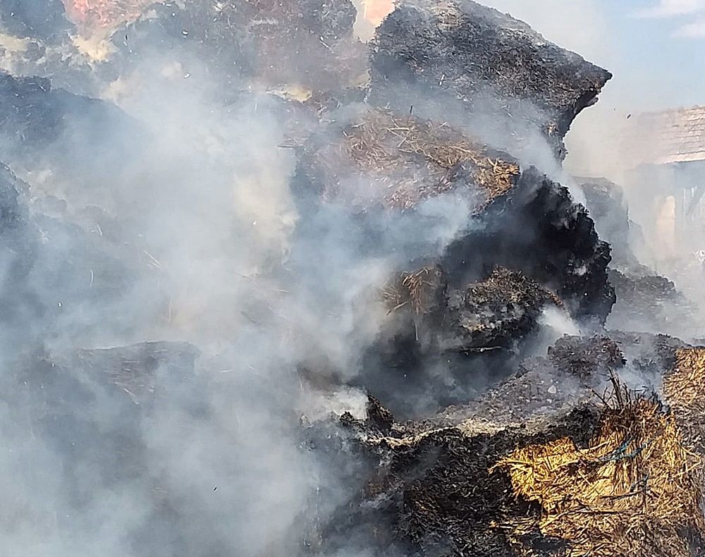 Incendiu în Viisoara. 23 de pompieri și voluntari au intervenit