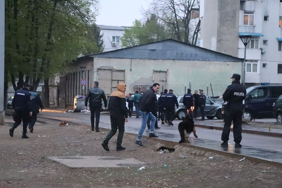 Polițiștii au descins în locuințele primăriei FOTO&amp;VIDEO