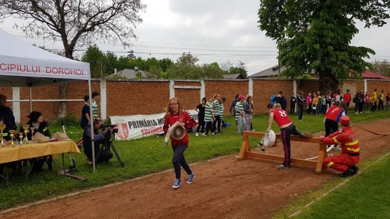 Premii pentru copii la concursul „ Prietenii pompierilor”