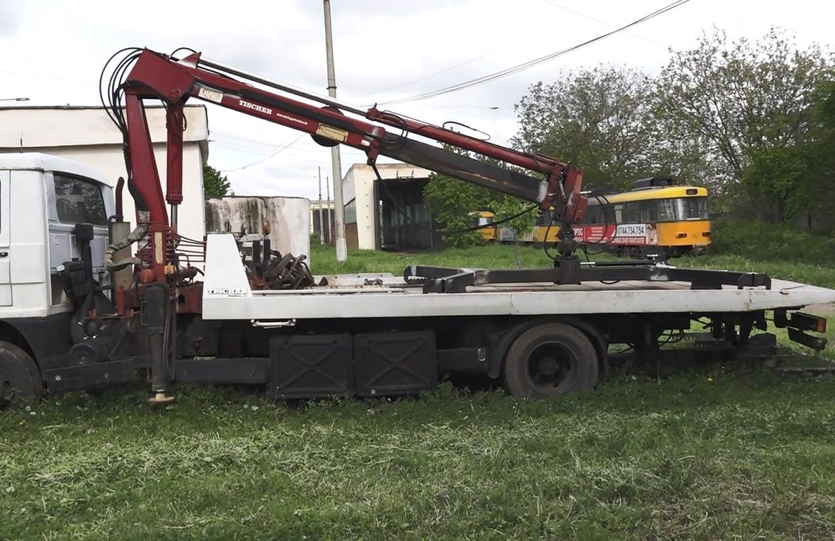 Activitatea de ridicare a mașinilor parcate neregulamentar este pasată între primărie și Eltrans