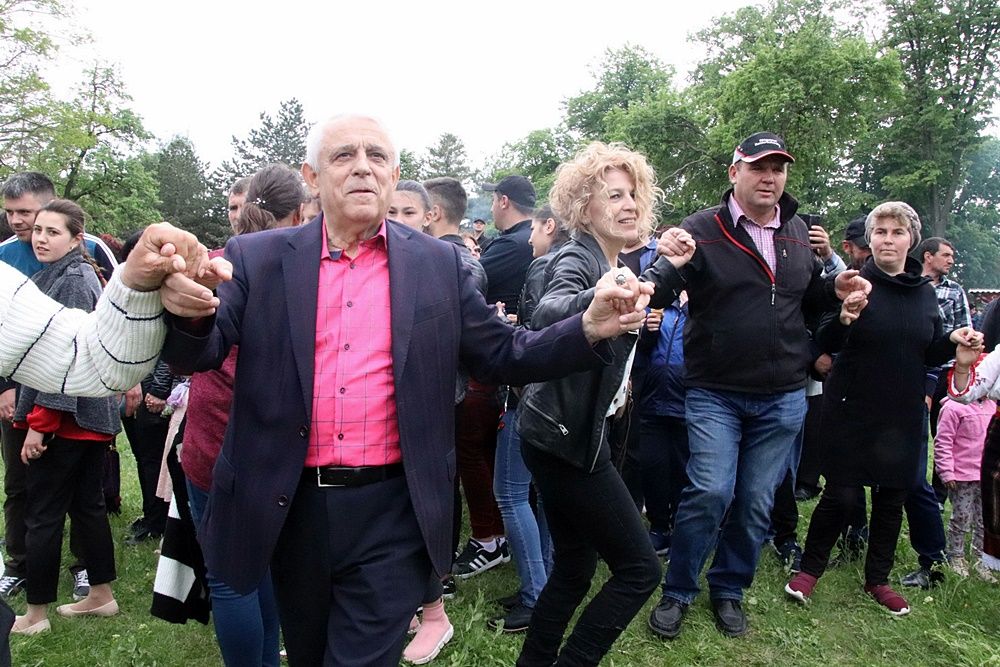 VIDEO. Ministrul Daea a dansat pe melodia Hai la Botoșani