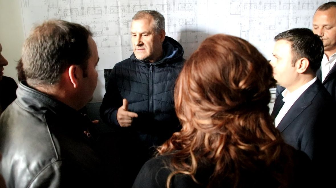 VIDEO. Ministrul Dezvoltării a fost luat la întrebări de un constructor: “Unde sunt avantajele fiscale. Intrăm în insolvență, intrăm în faliment”