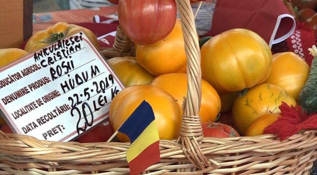 Primele roșii românești au ajuns în piața din Botoșani la prețul de 20 lei kilogramul VIDEO