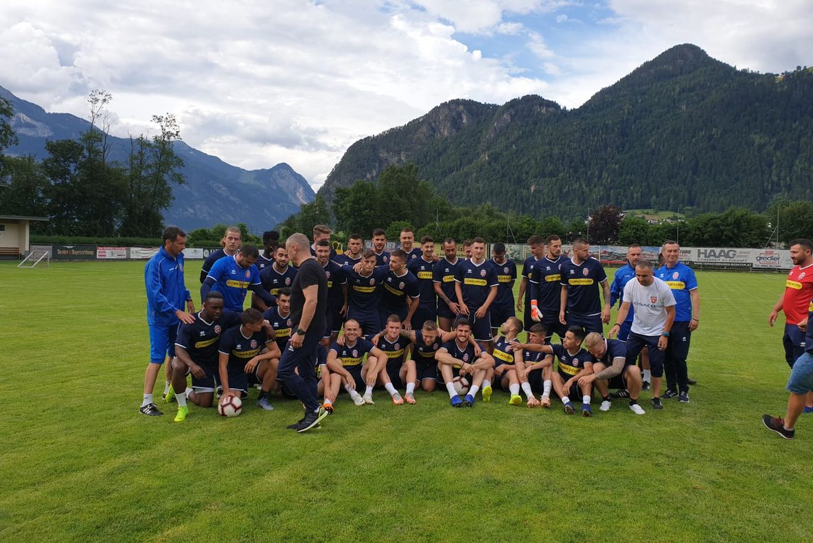 Au început cu stângul pregătirea. FC Botoșani a ajuns cu o întârziere de 24 de ore în Austria FOTO&amp;VIDEO