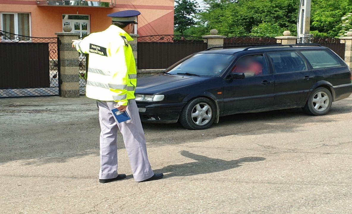 Tânăr fără permis de conducere depistat în trafic