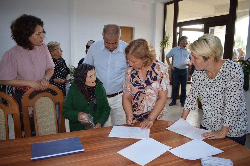 Zeci de botoșăneni au primit ajutoare de urgență