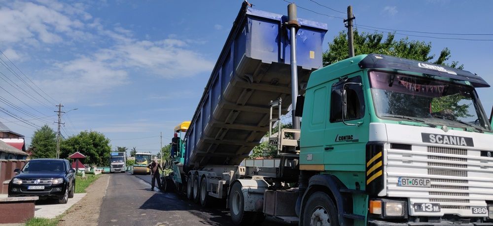 Lucrări de întreținere pe mai multe drumuri județene