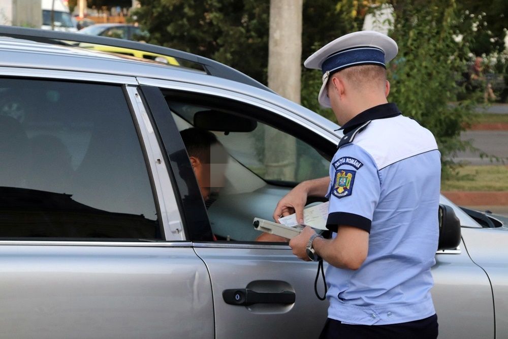 Prins la volanul unui autovehicul deși nu avea voie să-l conducă