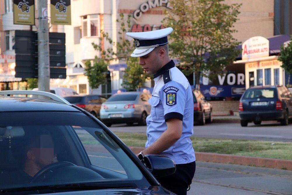Ieșeancă fără permis de conducere prinsă pe drumurile județului