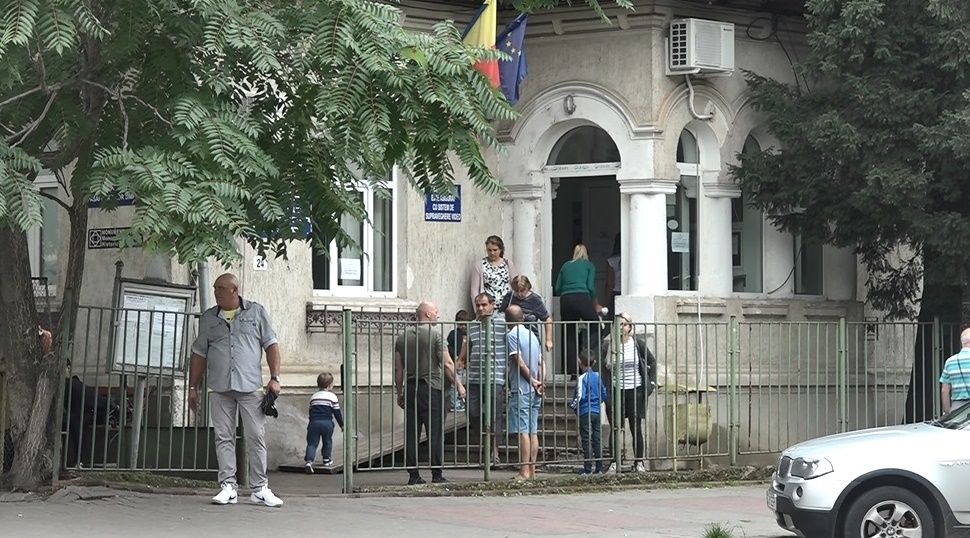 Joi și vineri nu vor fi deschise serviciile Pașapoarte și Înmatriculări Auto