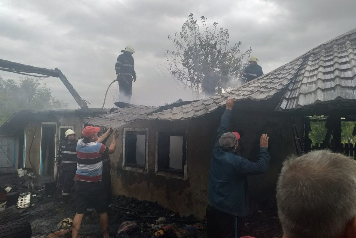 INCENDIU în comuna Ungureni. Au intervenit pompierii din Botoșani și Săveni