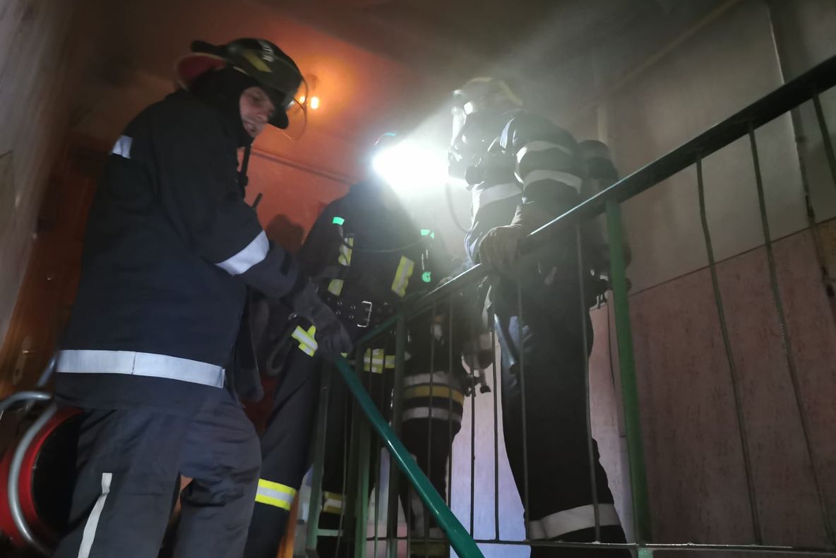 Incendiu într-un apartament din Botoșani. Un bărbat a fost evacuat FOTO