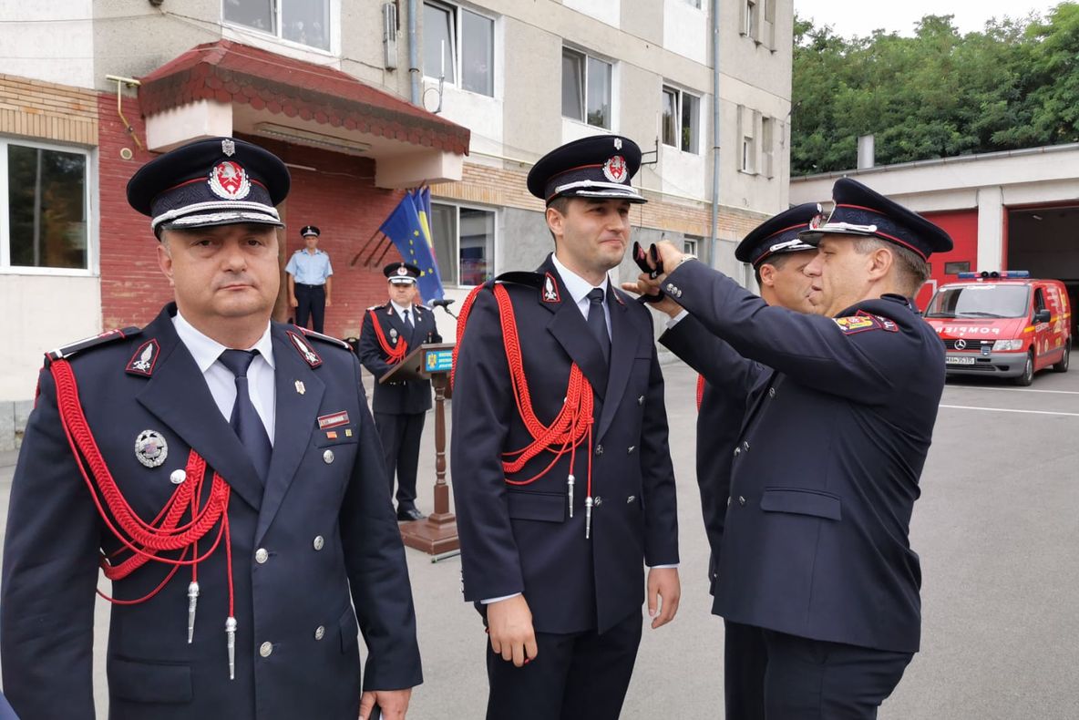 58 de pompieri botoşăneni avansaţi în grad