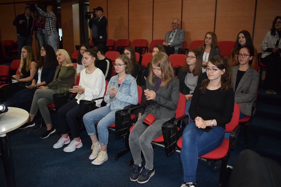 Elevi de 10 premiați le Prefectură