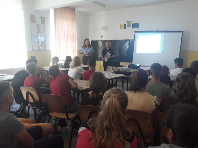 Întâlnire a elevilor cu polițiștii botoșăneni