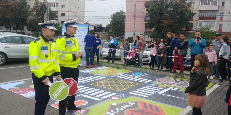 Lecție de educație rutieră în parcarea unui centru comercial din municipiul Botoșani