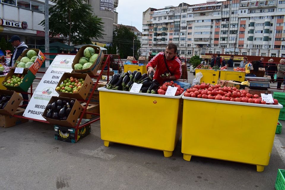 Ziua Recoltei în parcarea din fața Pieței Centrale