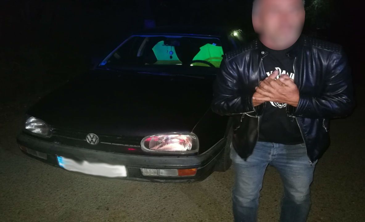 Individ beat și fără permis, prins de polițiștii de frontieră