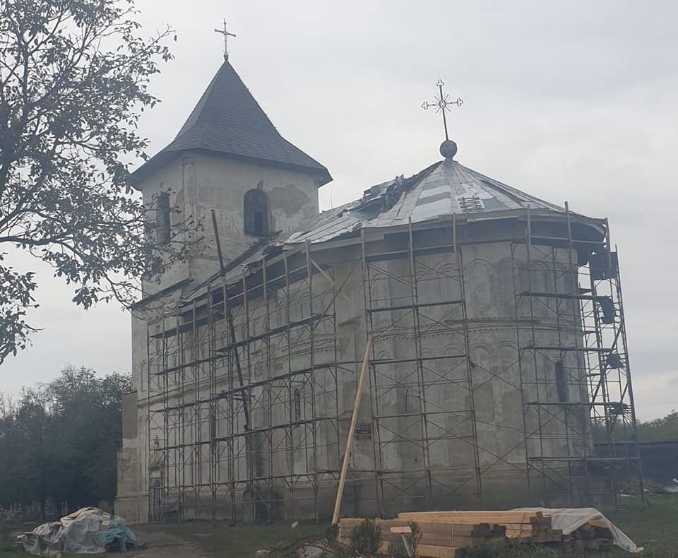 Un primar s-a săturat să tot aștepte bani de la guvern și încearcă să refacă un monument istoric cu ajutorul sponsorilor