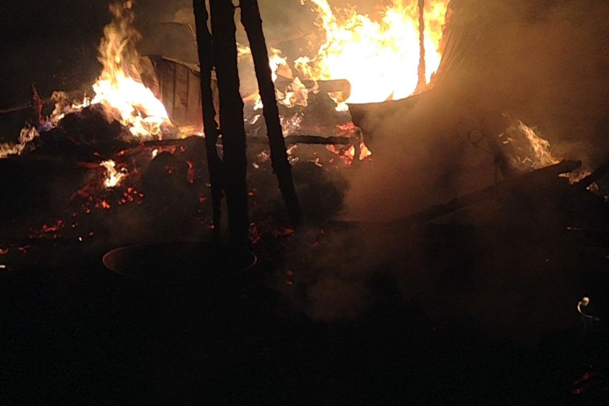 Incendiu la Vorniceni. Proprietara unei ferme a ajuns la spital FOTO