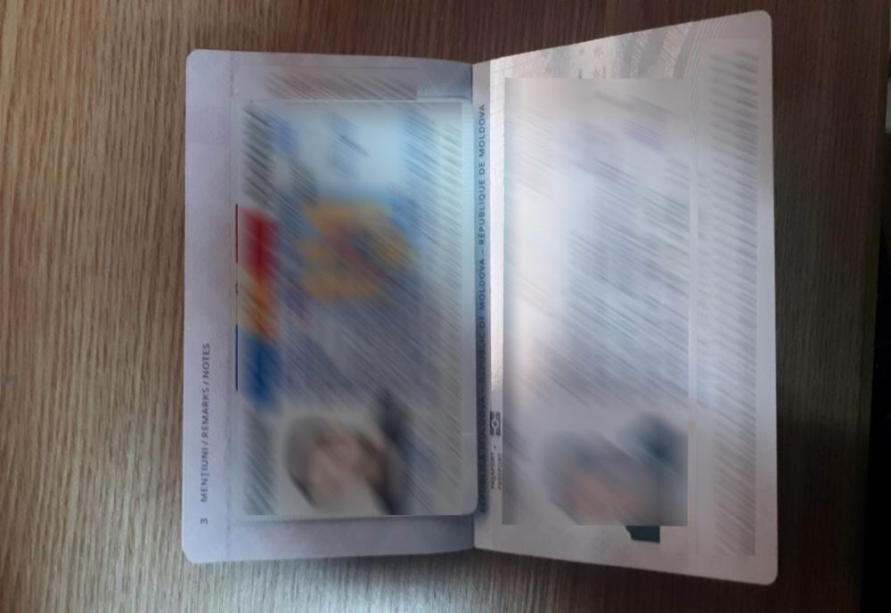 Moldovean prins cu o carte de identitate falsă și țigări de contrabandă
