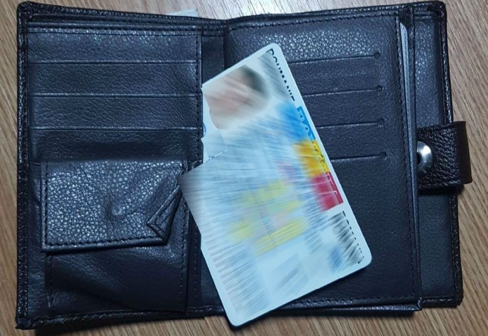 Cinci cărți de identitate false găsite în Vama Stânca