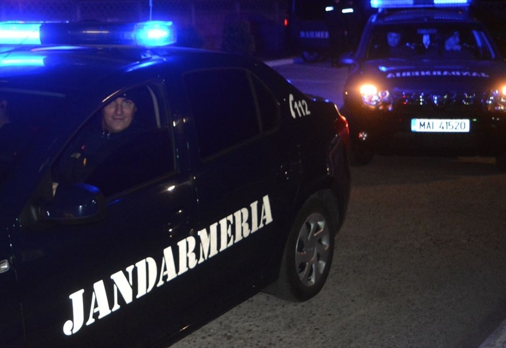 Amendat cu 200 de lei pentru o petardă aruncată dintr-o mașină