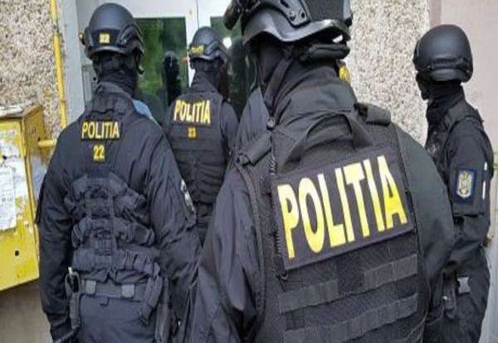 Tineri reținuți pentru șantaj, tâlhărie și lipsire de libertate