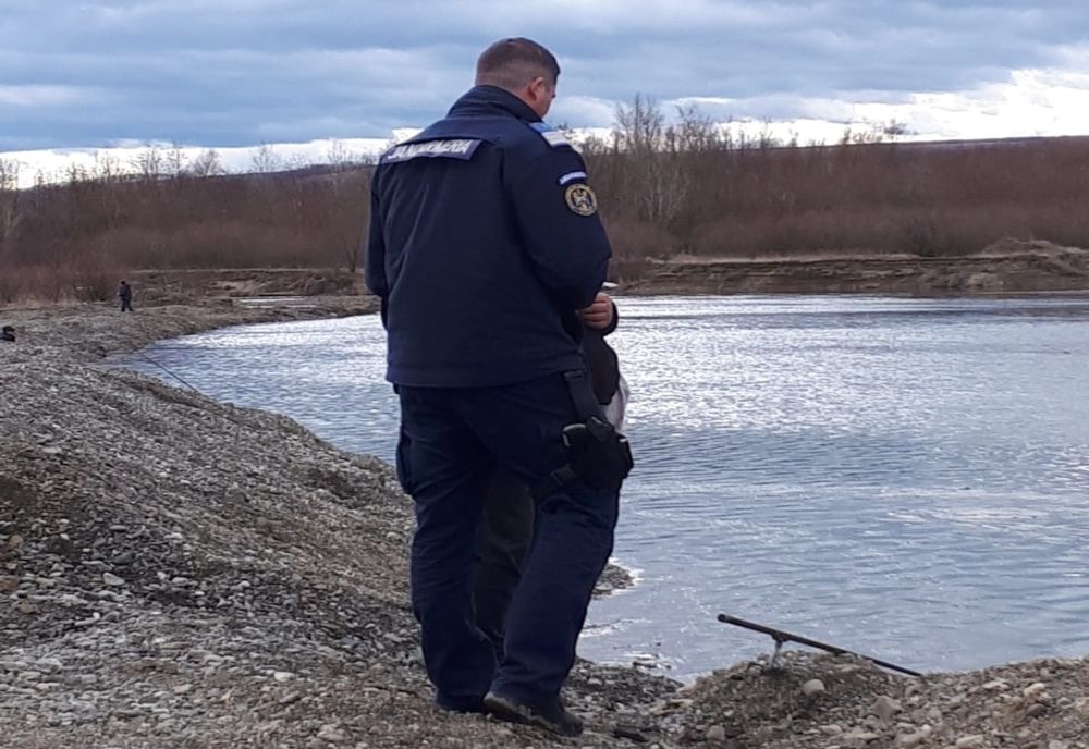 Razie a jandarmilor pe malul Siretului. 11 pescari au fost amendați