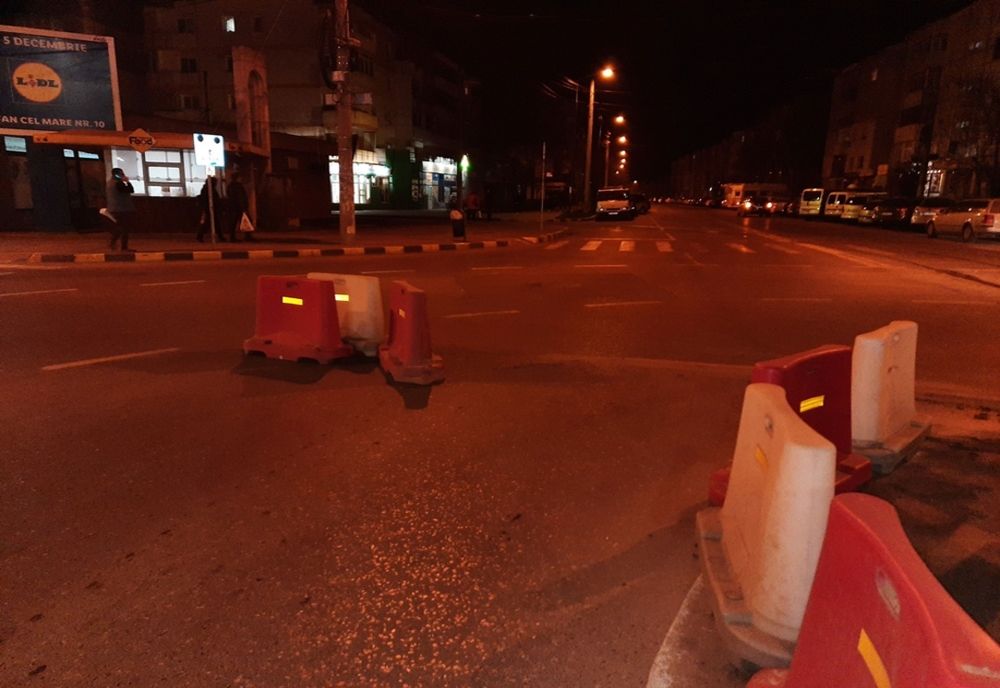 Sens giratoriu distrus de un șofer aflat aproape în comă alcoolică FOTO&VIDEO