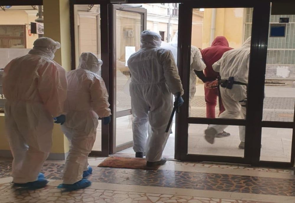 Un bărbat aflat în carantină a amenințat că se sinucide