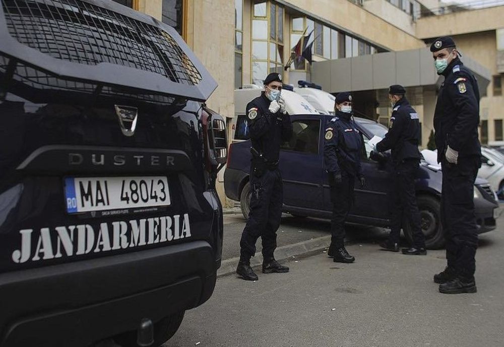 Doi botoșăneni aflați în carantină au fost amendați pentru injurii