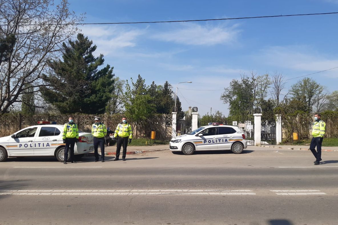 Polițiștii au luat cu asalt cimitirele din Botoșani