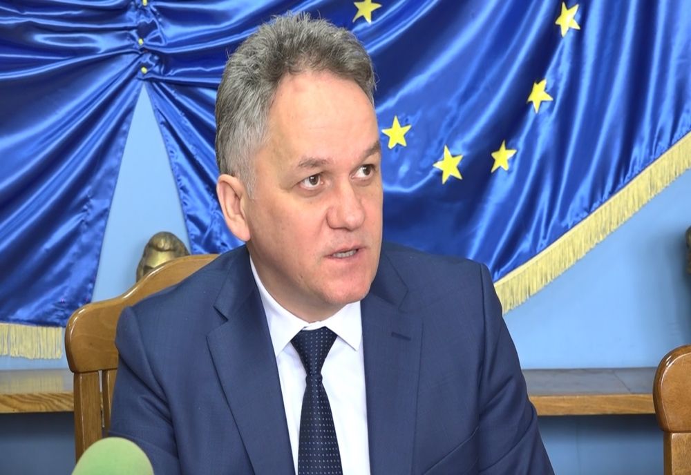 Deși au intrat în contact cu șeful ISU Botoșani, prefectul și șefii de instituții nu vor fi izolați