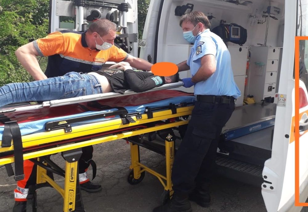Copil de 13 ani transportat la spital după ce a căzut de pe bicicletă
