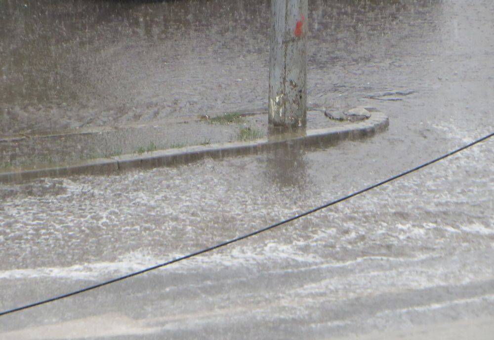 COD PORTOCALIU de grindină și vijelie până la ora 19.00