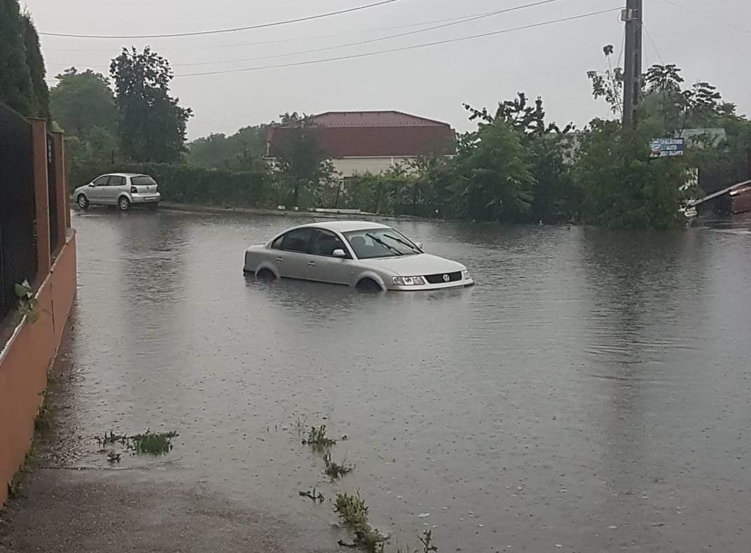 Municipiul Botoșani a fost din nou inundat. Patru coduri portocalii și unul rosu în câteva ore