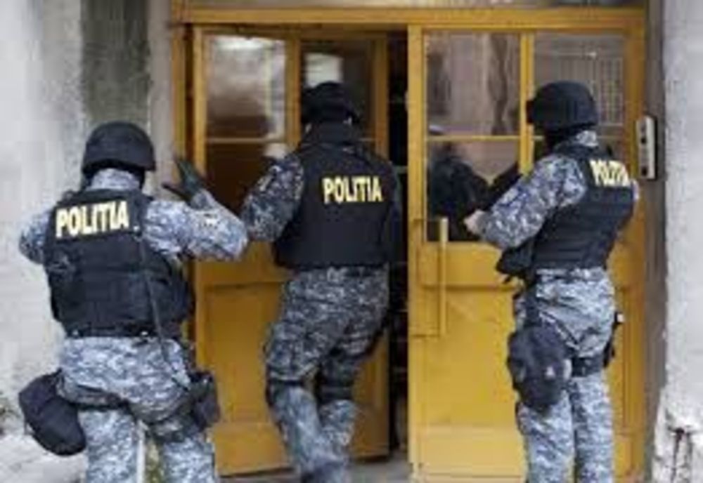 Percheziții la un escroc care schimba valută în Botoșani