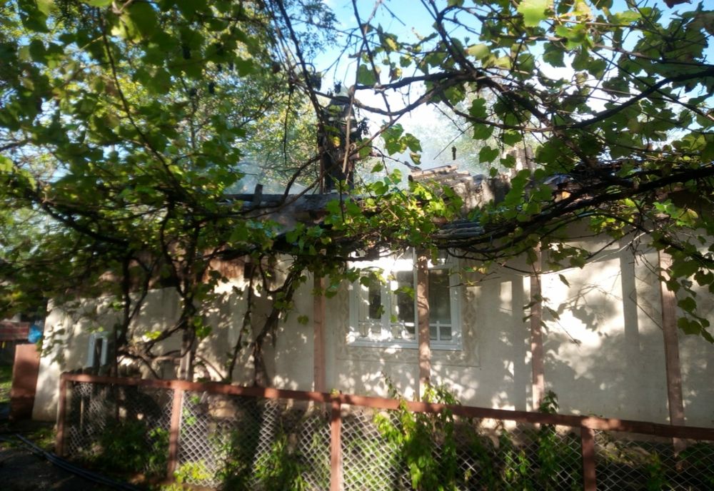 Atenție la cablurile electrice cu defecțiuni! Casă distrusă în urma unui scurtcircuit