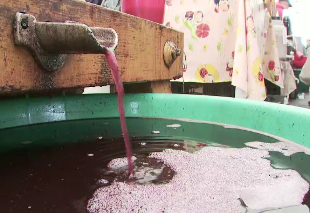 Atenție la dioxidul de carbon acumulat în beciurile sau spaţiile închise unde mustul este pus la fermentat!