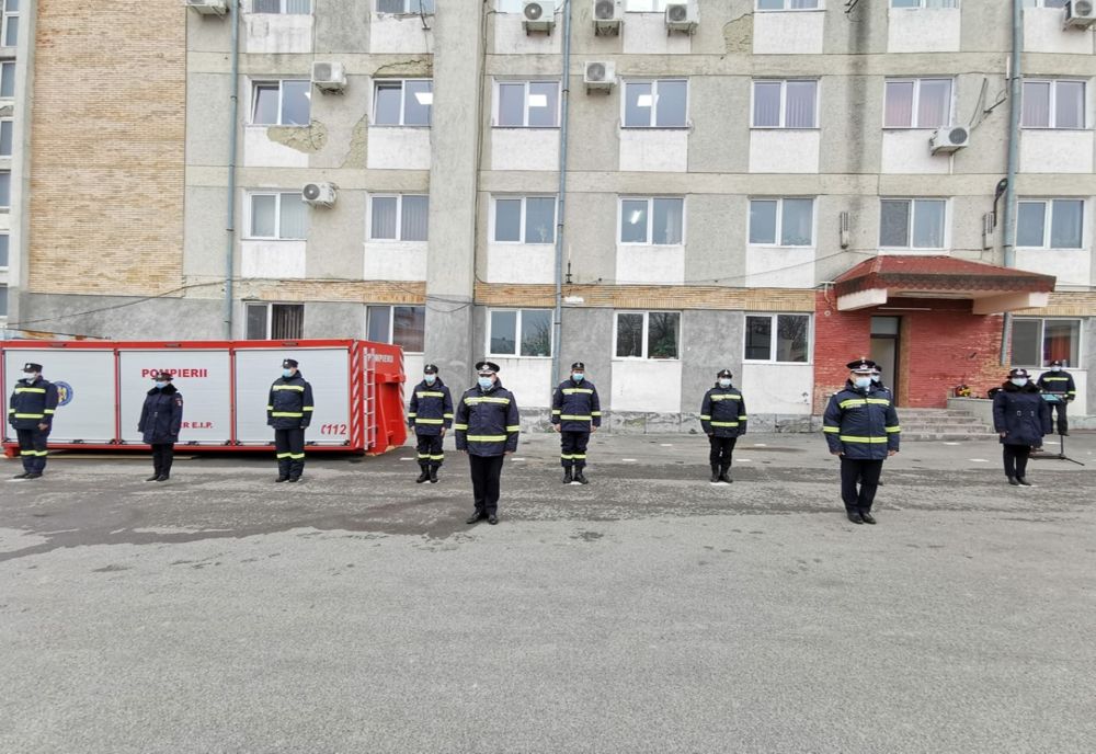 Pompieri botoşăneni avansaţi în grad, de Ziua Naţională a României