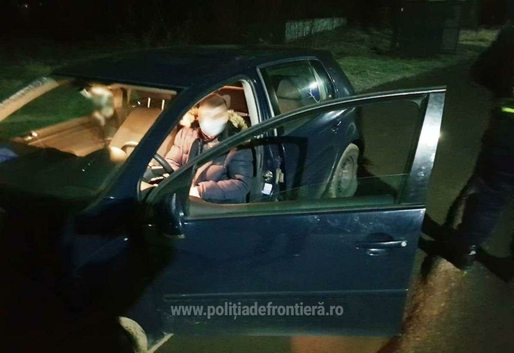 Tânăr aflat în carantină, descoperit în trafic la volanul unui autoturism deși nu avea permis de conducere