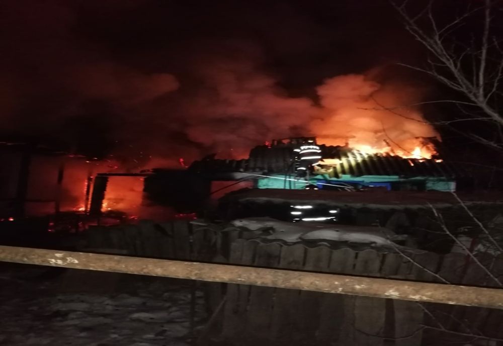 A fost găsită fără suflare lângă sobă după ce flăcările i-au cuprins casa (FOTO)