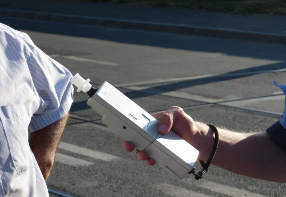 Deși mirosea a alcool, un șofer a refuzat testarea