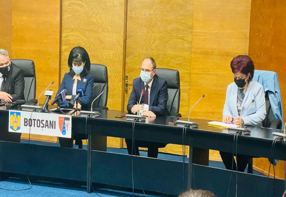 Prefectul, președintele CJ și primarul  promovează vaccinarea dar nu sunt vaccinați. Care sunt explicațiile acestora