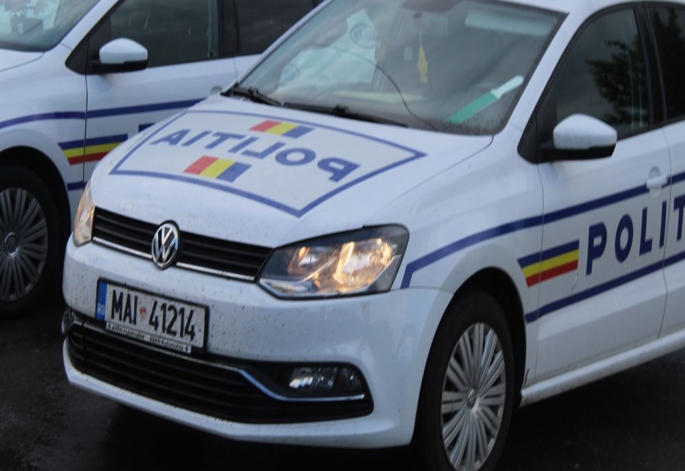 Bărbat reținut pentru că a înțepat roțile unui autoturism